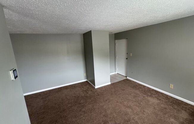 *Ask about our move-in specials!*  1 Bedroom Condo in Reisterstown!