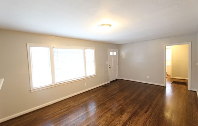 Large and Cute 4BR 2BA Eastlake Home in Most Convenient Location