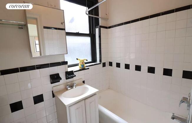 73 E 7 ST
