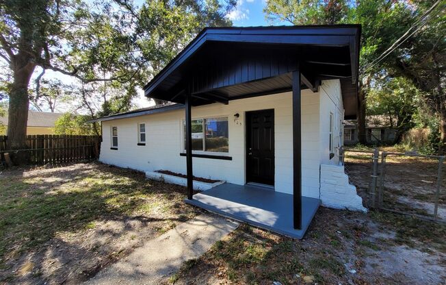 925 N K St Pensacola, FL 32501 MOVE IN SPECIAL!! $250 off 1st Months Rent!!!