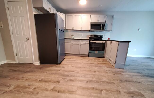 2 beds, 1.5 baths, 924 sqft, $1,850, Unit 4-8A