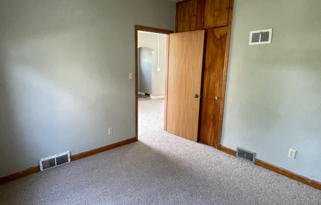 2 beds, 1 bath, $900