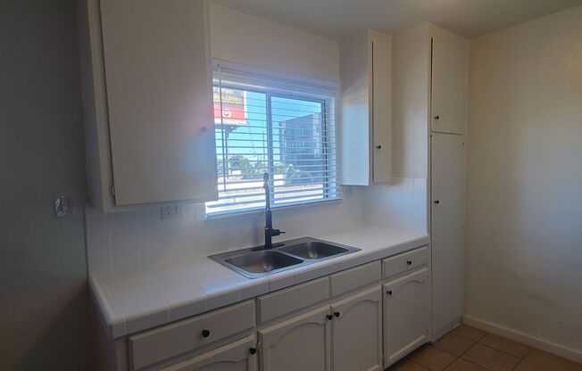 2 beds, 1 bath, 875 sqft, $2,499, Unit 03