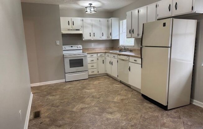 3 beds, 1 bath, $1,595