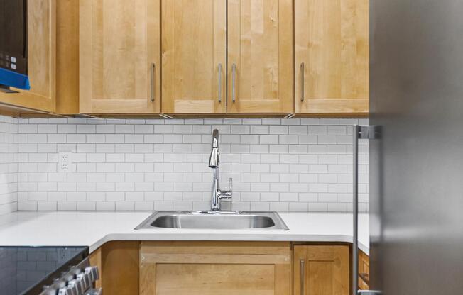 421 E 81 ST