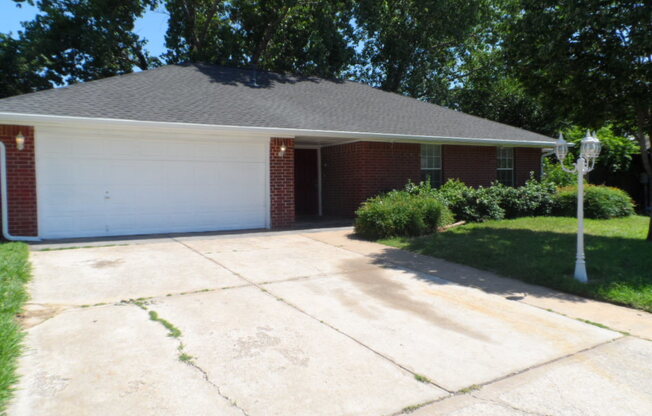 Rent Special!! Remodeled 3 Bedroom/2 Bath home  2305 Carolyn Ct, Norman