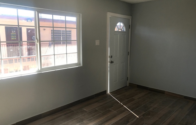 2 beds, 1 bath, $2,700