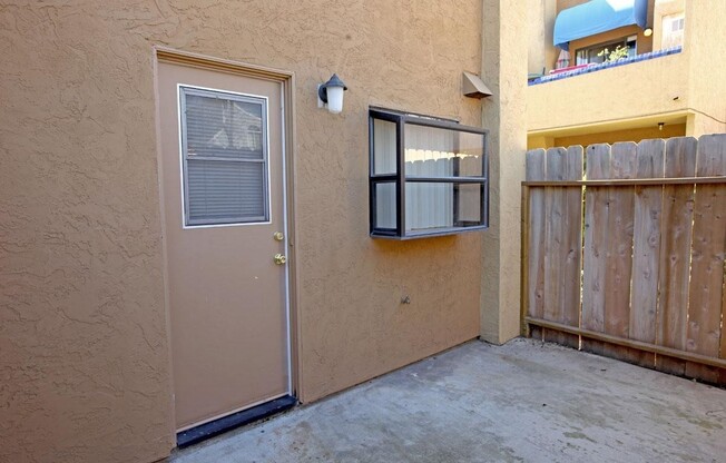 2 beds, 1.5 baths, $2,295, Unit 08