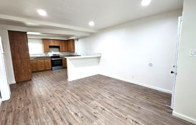 11516 EUCALYPTUS AVE