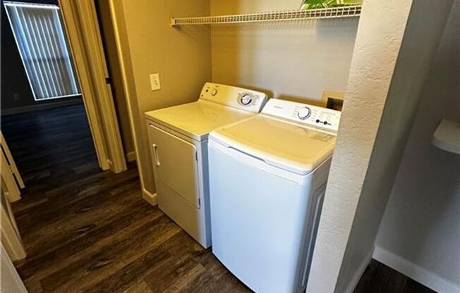 2 beds, 1 bath, $1,295