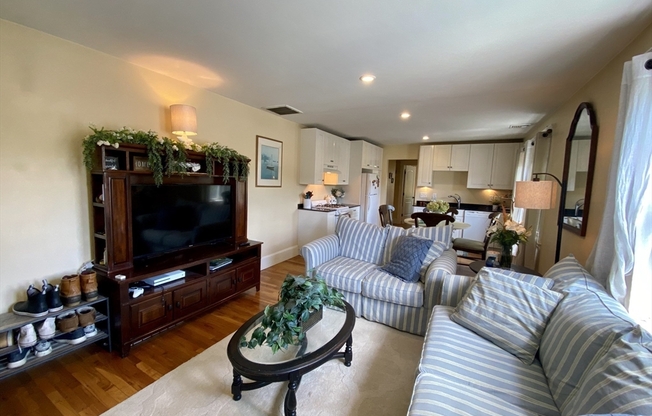 38 Grossman St 2L