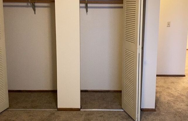 1 bed, 1 bath, 700 sqft, $899, Unit Custer-307