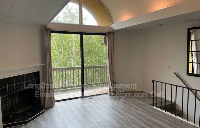 851 SW BROADWAY DR