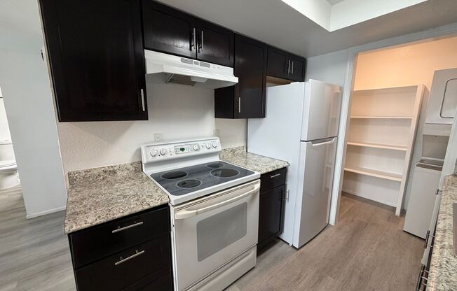 2 beds, 1 bath, 950 sqft, $1,225, Unit 208