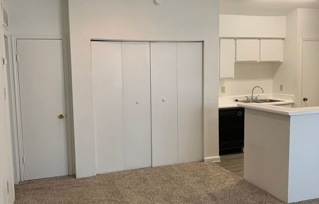 2 beds, 2 baths, 1,038 sqft, $1,085, Unit 2007