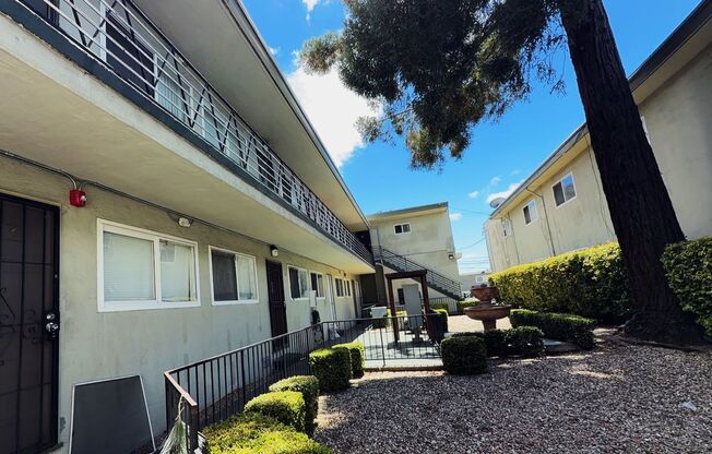 Spacious Apartment Homes | Close to Downtown Oakland