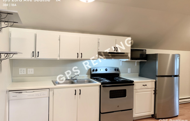 3 beds, 1 bath, $1,995, Unit 1A