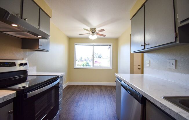 Spacious 2 bedroom 1.5 bath Town house Apartment!