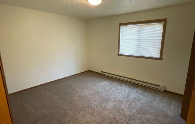 2 beds, 1 bath, 850 sqft, $850, Unit 701 - 5C