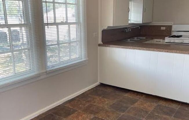 2 beds, 1 bath, $1,125