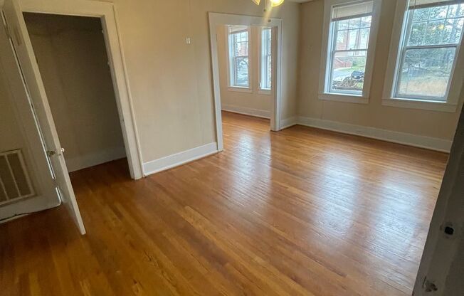 1 bed, 1 bath, $895, Unit Apt 107