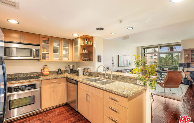 1 bed, 1 bath, 814 sqft, $4,250, Unit 415