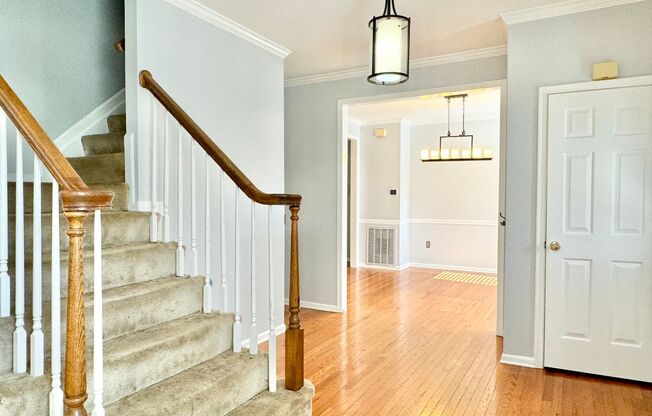 GORGEOUS COLONIAL IN WOODBRIDGE!