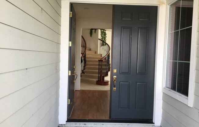 One Of A Kind - North Natomas 5/4 with FULL In-law Quarters (PLEASE READ ENTIRE AD BEFORE CALLING AGENT FOR A VIEWING)