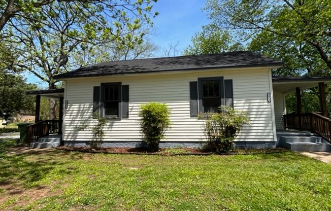 MOVE IN READY TWO BEDROOM ONE BATH - GREAT LOCATION!