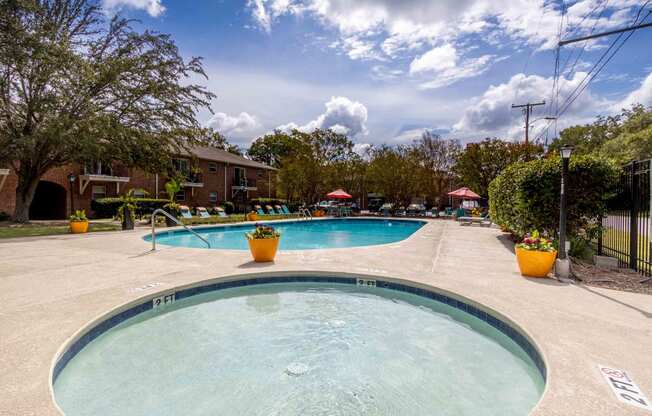 The Jaunt Apartments in Charleston South Carolina photo of resorty-style pool and