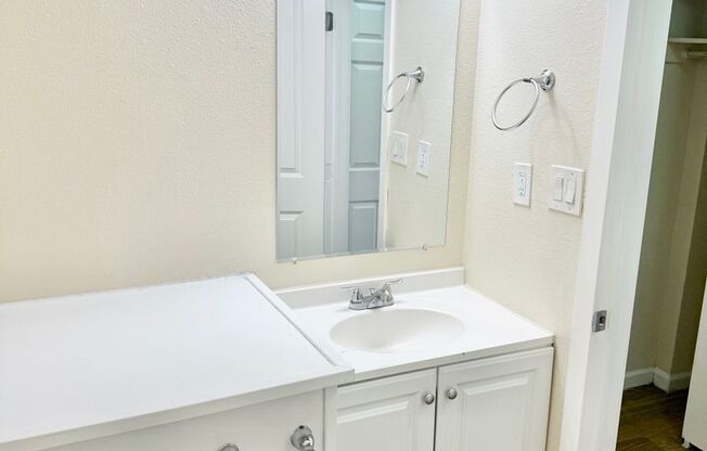 1 bed, 1 bath, 485 sqft, $850, Unit H105
