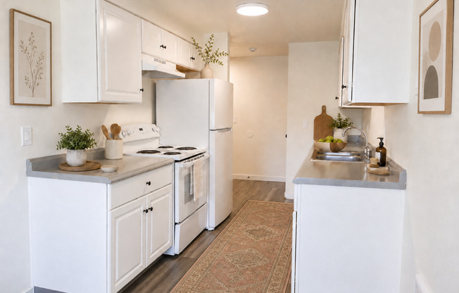 Westwood Apartments ** On-site Laundry Facilities, Off-Street Parking & Private Patio or Balcony