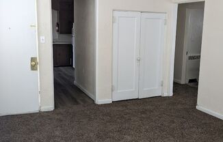 2 beds, 1 bath, 1,000 sqft, $900