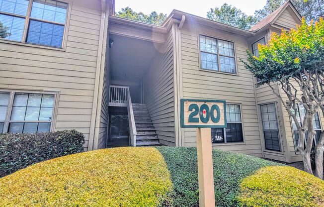 Remodeled and Move-in Ready Condo! | 1 br 1ba | Near NEGA Medical Center