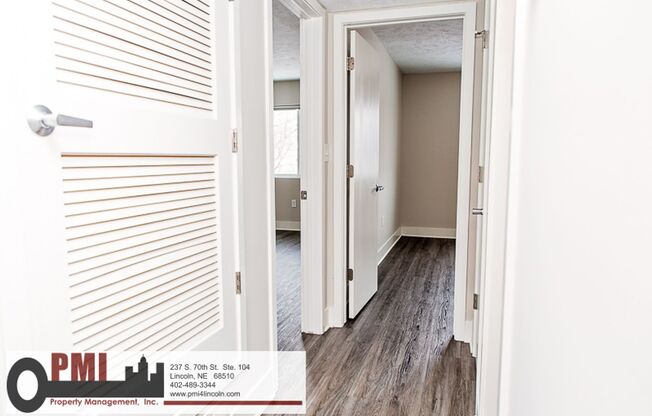 2 beds, 1 bath, $995, Unit 4001 Holdrege St. #16