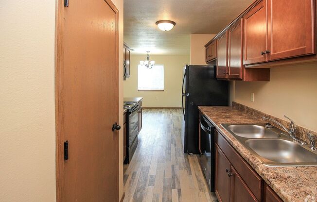 3 beds, 2.5 baths, 1,260 sqft, $1,640, Unit 6800-04