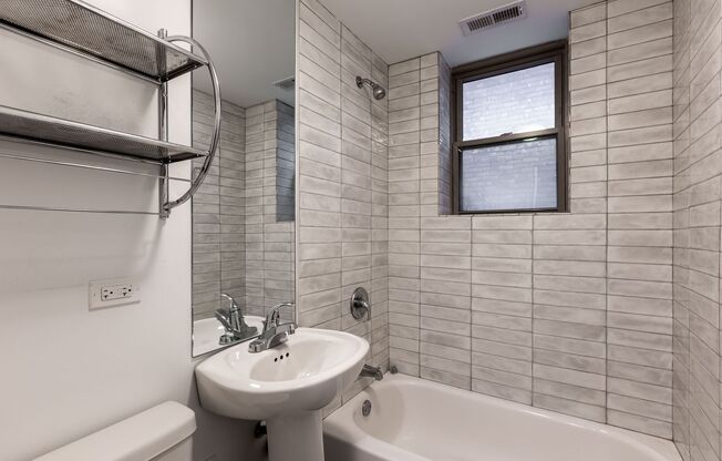 2 beds, 1 bath, $2,275, Unit 207