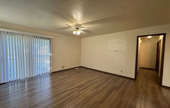 2 Bed 2 Bath 2 Car Garage Near Lake Overholser !!!