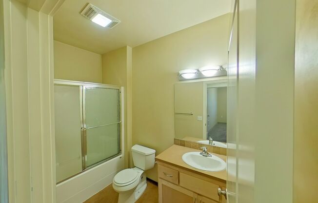 3 beds, 2 baths, 967 sqft, $2,400, Unit 402