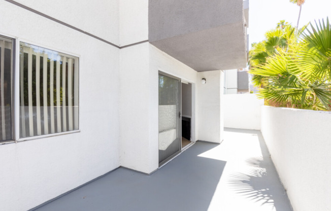 Spacious 2 Bedroom/2 Bath Apartment in KoreaTown -