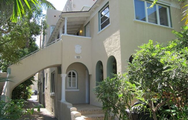 123 S Golfview Rd
