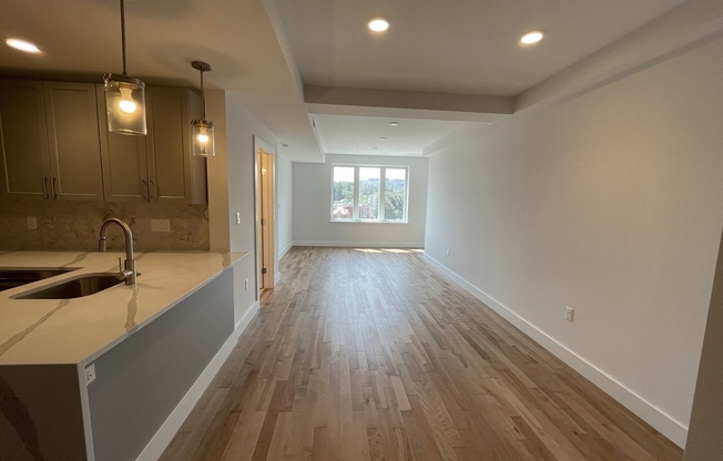 1 bed, 1 bath, 863 sqft, $3,400, Unit 503