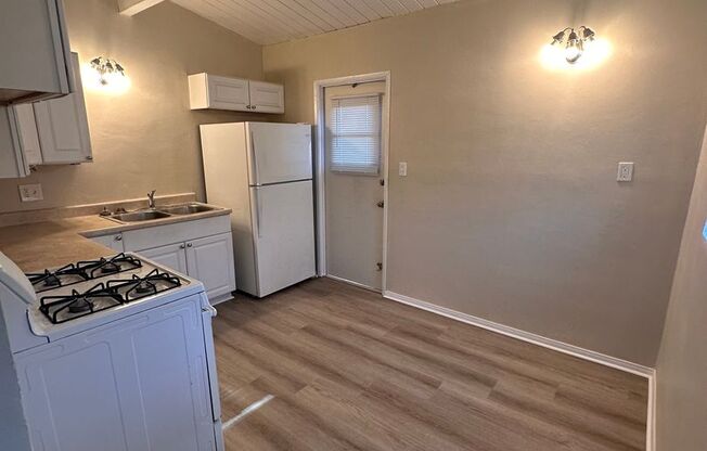 2 beds, 1 bath, 748 sqft, $3,100, Unit Unit 4574