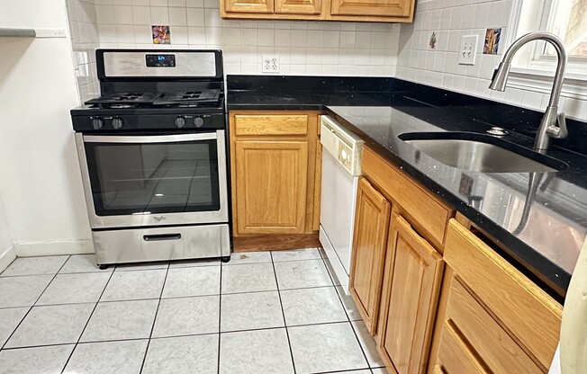2 beds, 2 baths, 1,000 sqft, $2,200, Unit 3