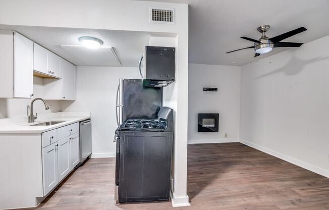 1 bed, 1 bath, $900, Unit 212
