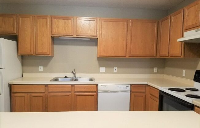 2 beds, 1 bath, 887 sqft, $1,220, Unit 2250206