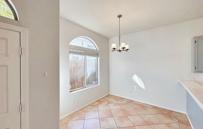 Beautiful 3BD/2.5BA W/ Attached Garage and In-Unit Laundry in Pacific Beach!