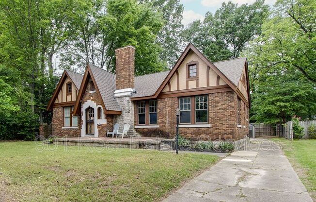 961 N BARKSDALE ST