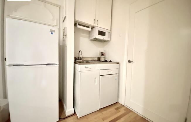 Studio, 1 bath, $2,650, Unit 2H