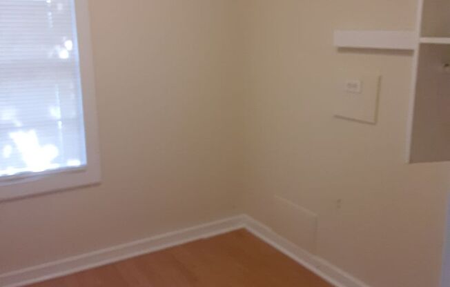 3 beds, 1 bath, $850